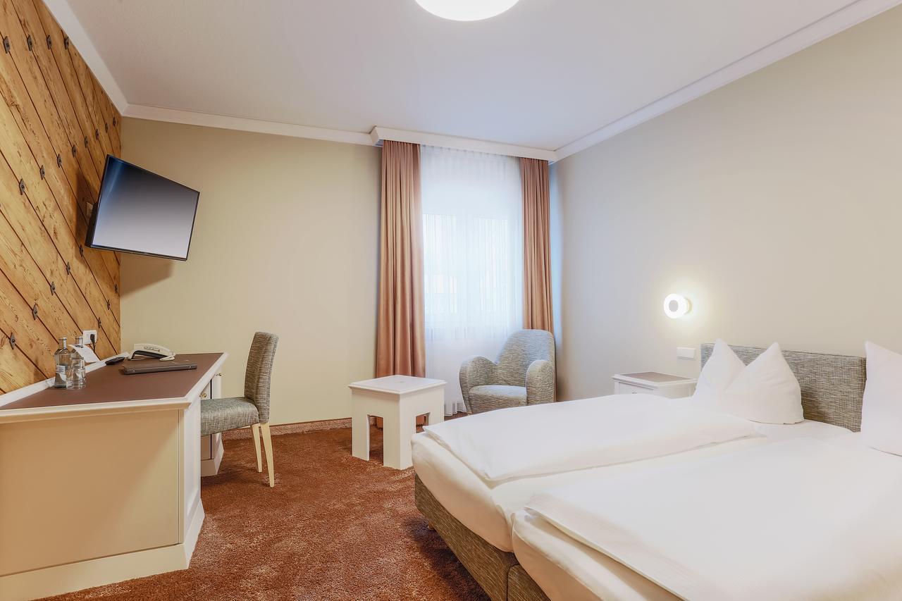 Hotel - Restaurant Erich Roediger Бад-Штаффельштайн Экстерьер фото